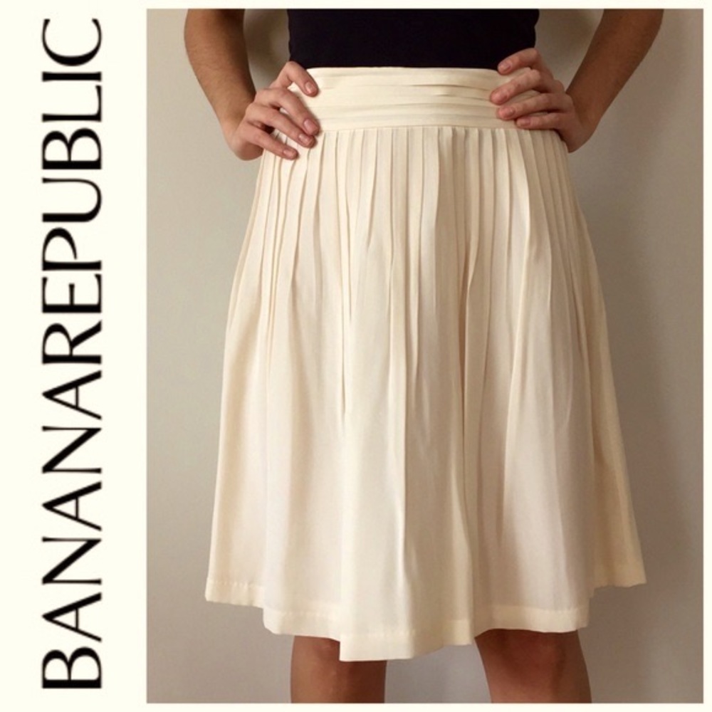 Banana Republic Cream Silk Pleated Skirt